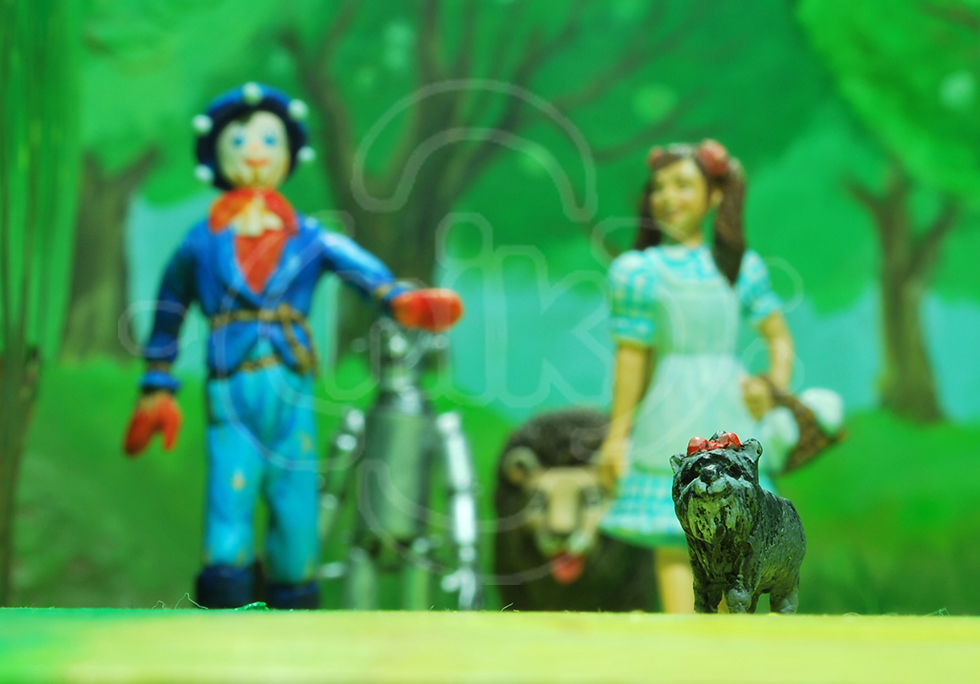 Wizard-of-Oz-Walk-Together
