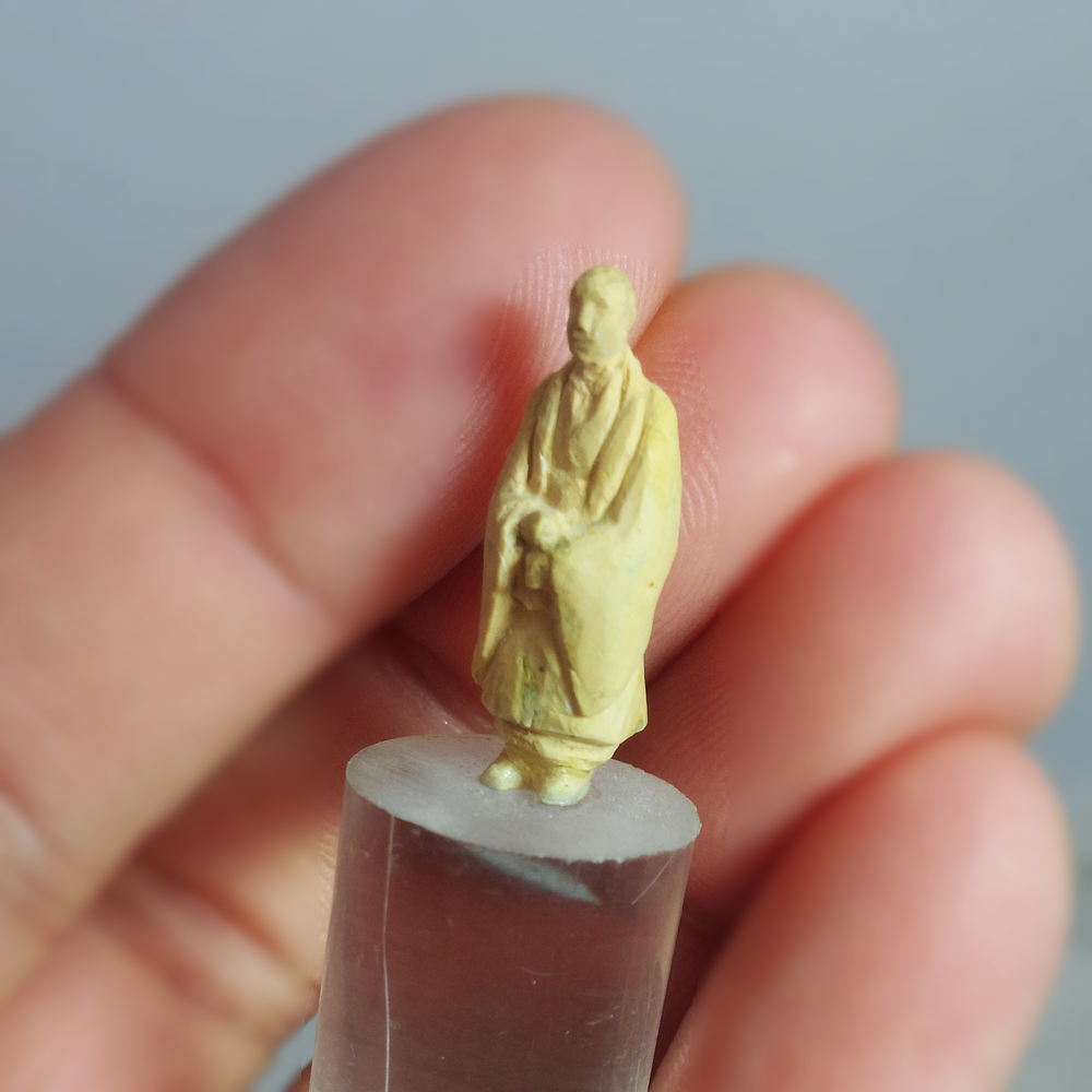 miniature-monk-model. 미니어처 승려 모델.