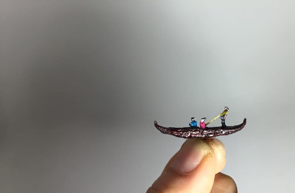ultra-small-mini-boat. 물에 뜨는 아주 작은 배를 만들어 달라고 해서 제작했다. 균형 맞춰 물에 뜨게 만드느라 애 좀 썼다.