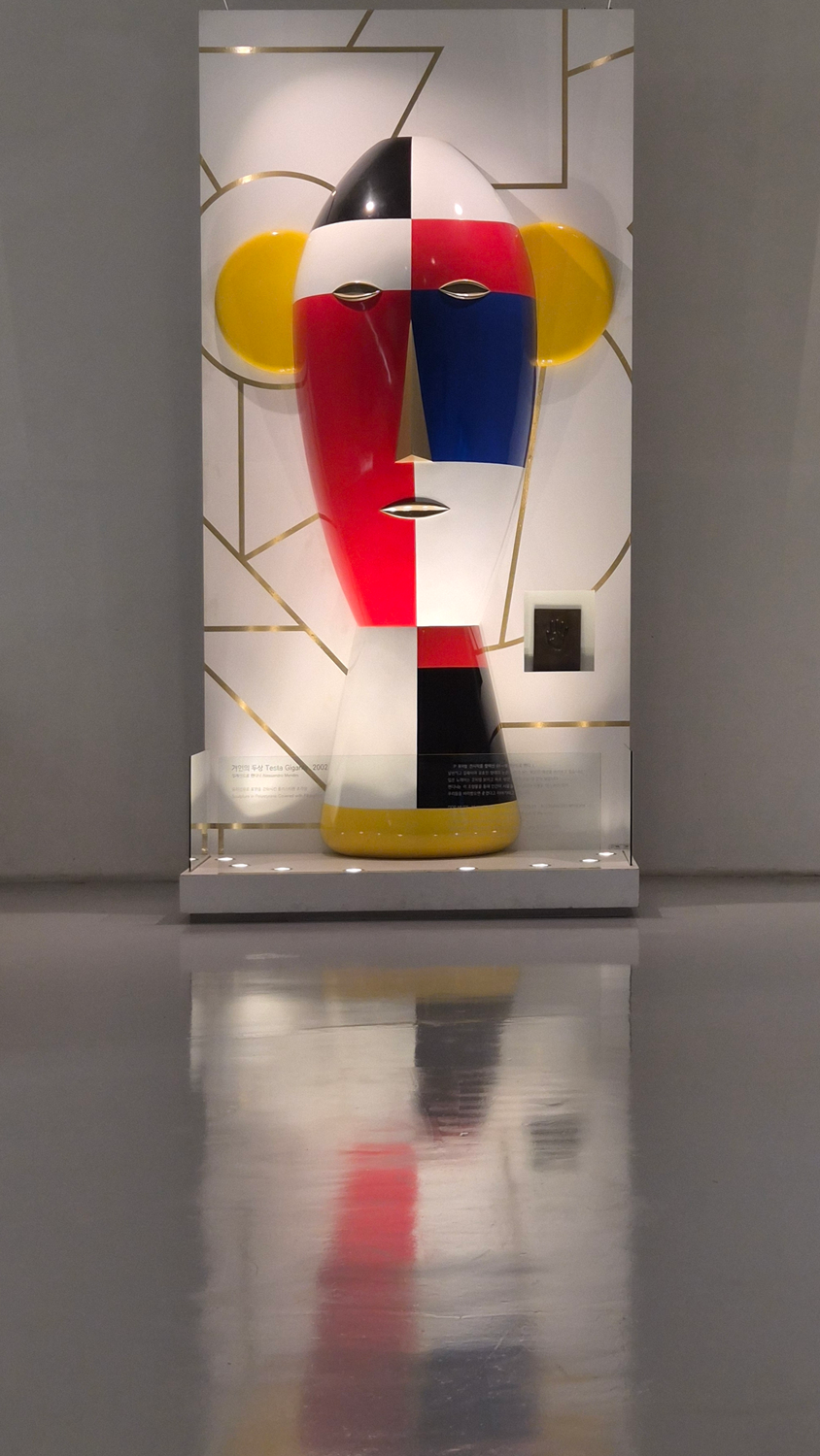 DDP Exhibition – Media Art Fall 2025. 복도에서 만난 피카소의 입체파 풍의  재밌는 조형물.
An interesting cubist sculpture by Picasso that I came across in the hallway.