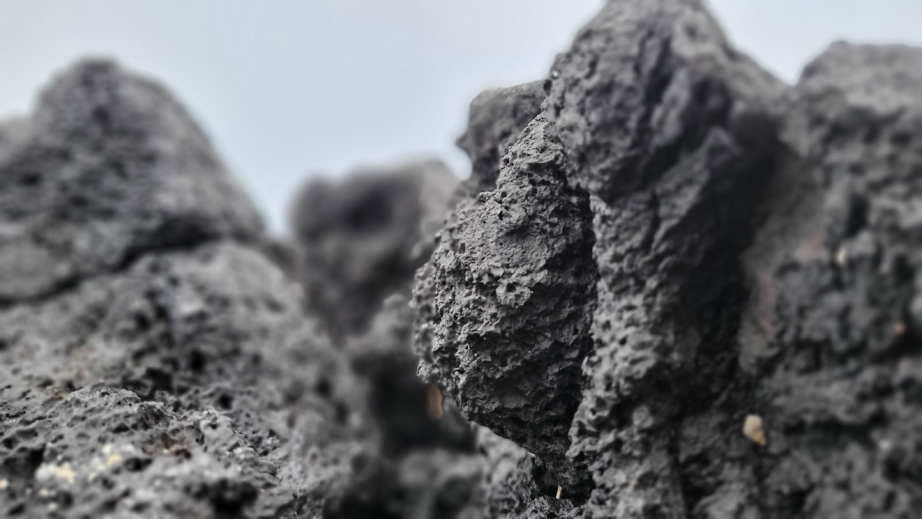 자연물을 관찰하다 - 제주도 용암석
가까이 보니 조형적으로 아주 멋지다. 조형물. Up close, they are truly sculpturally stunning.Sculptures.Observing Natural Objects - Jeju Island Lava Rock